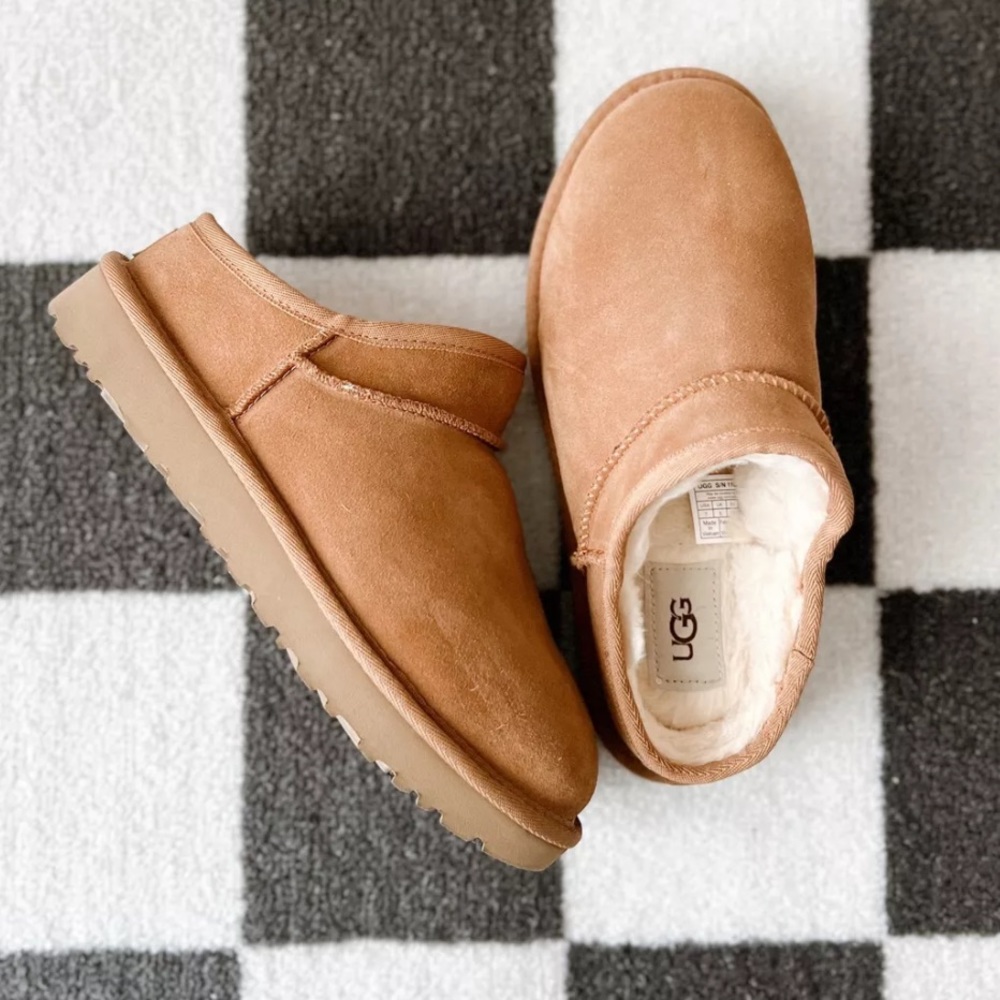 NWT UGG Classic Slippers!